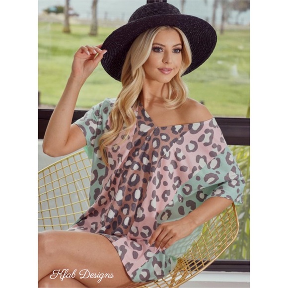 ❤️LAST 2! V Neck Leopard Print Super Soft Color Block Top! - Picture 15 of 15